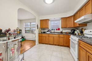 Sterling Ave-S2210-020.jpg
