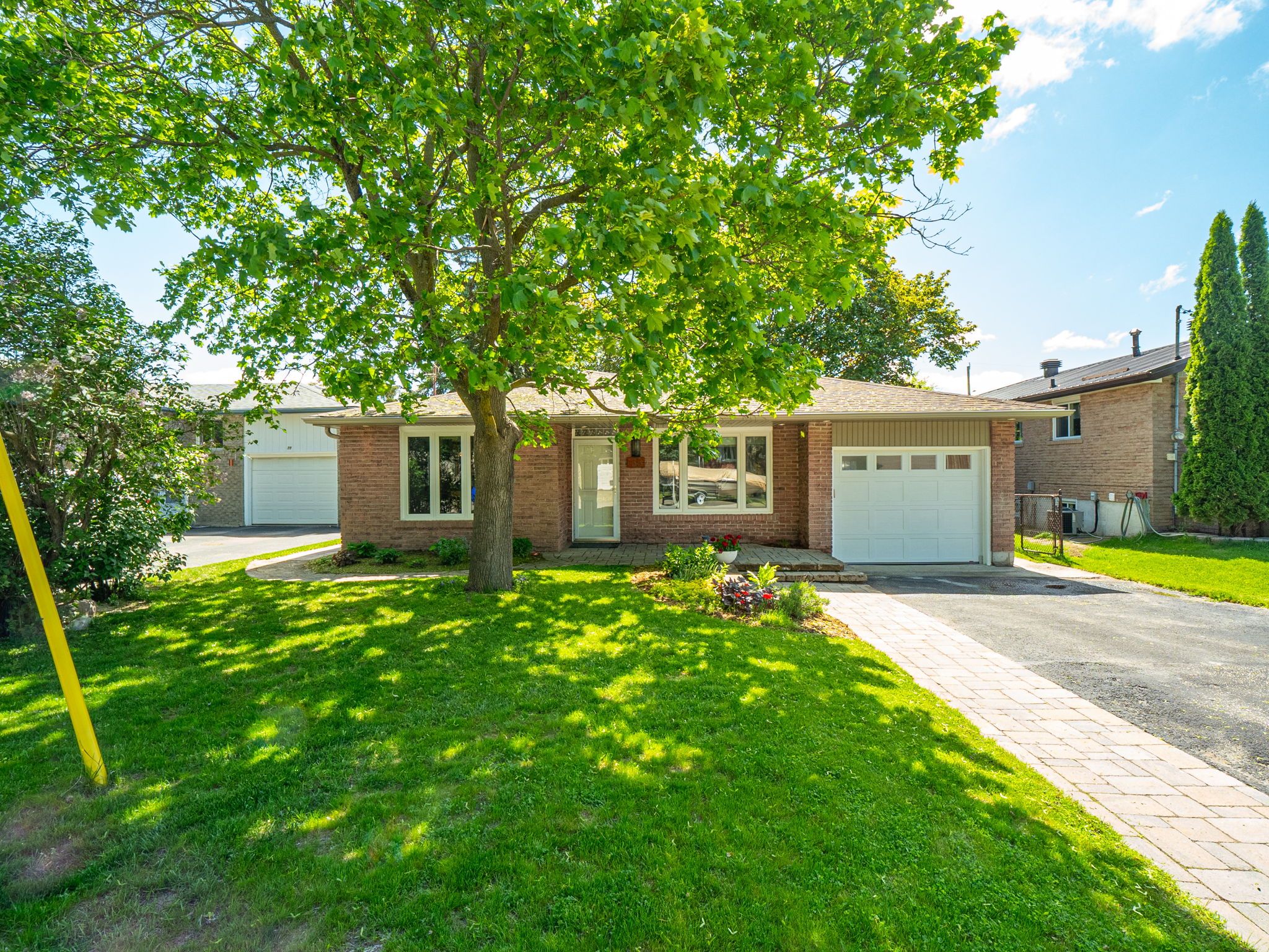 35 Townsend Ave Bradford West Gwillimbury, ON L3Z 1X9