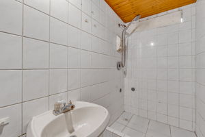  Photo 33