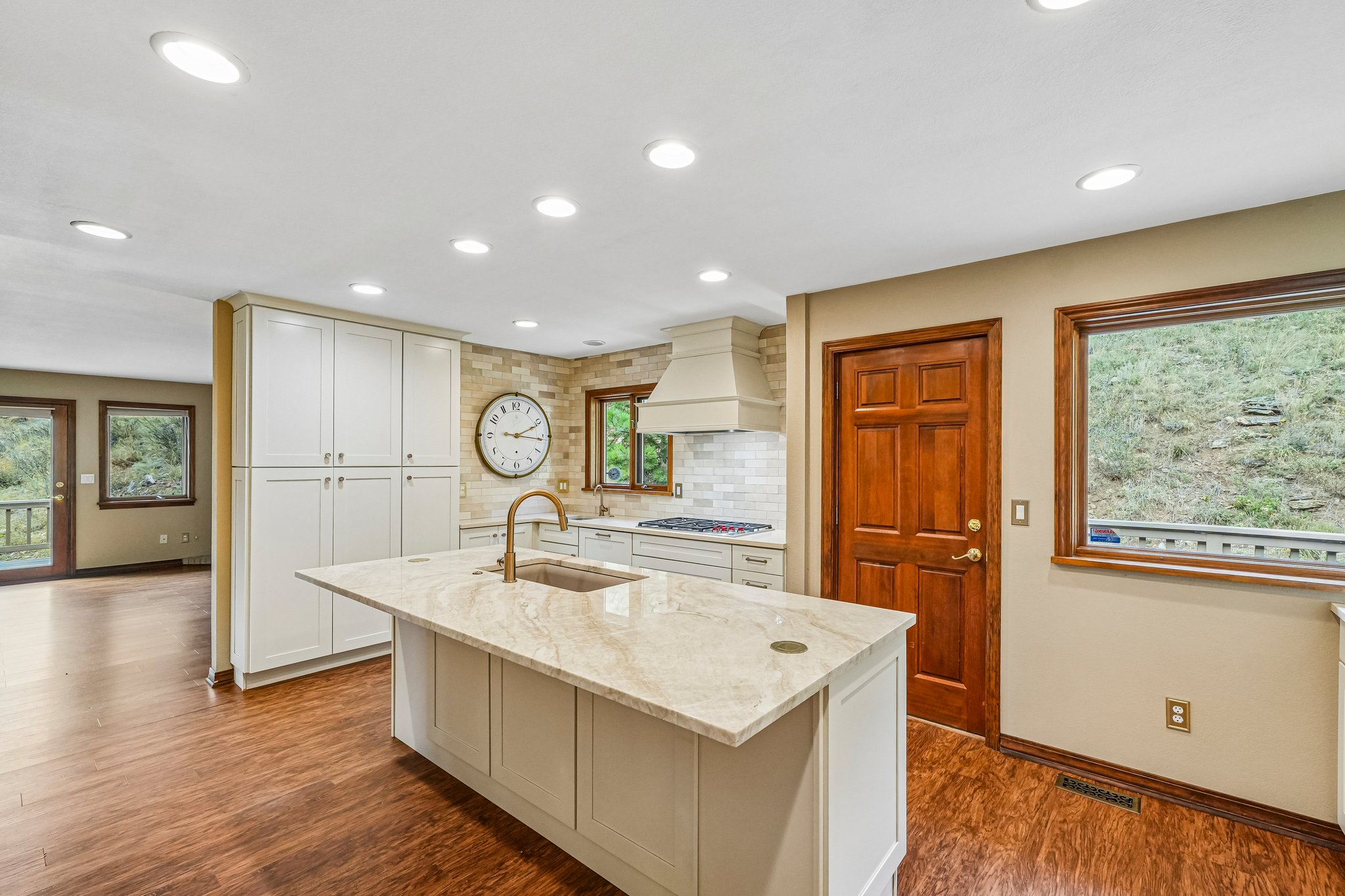 Conifer Dr-S0910-019.jpg