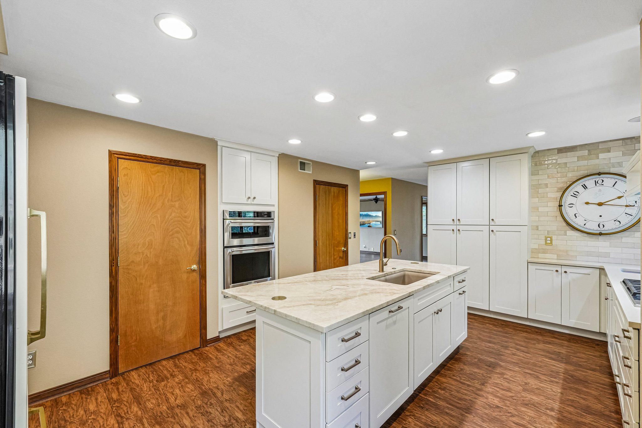 Conifer Dr-S0910-020.jpg