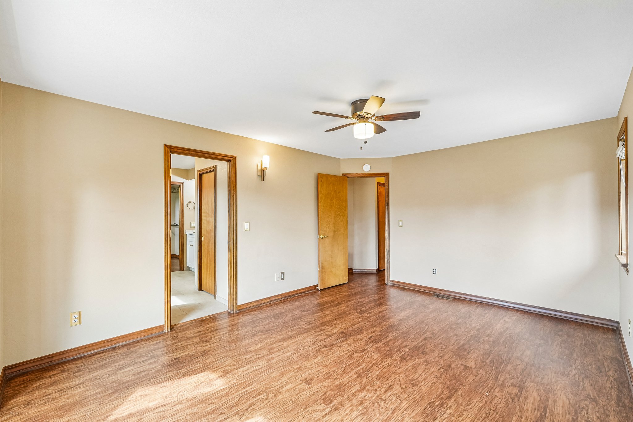 Conifer Dr-S0910-038.jpg