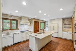 Conifer Dr-S0910-016.jpg