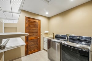 Conifer Dr-S0910-033.jpg