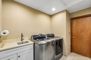 Conifer Dr-S0910-034.jpg