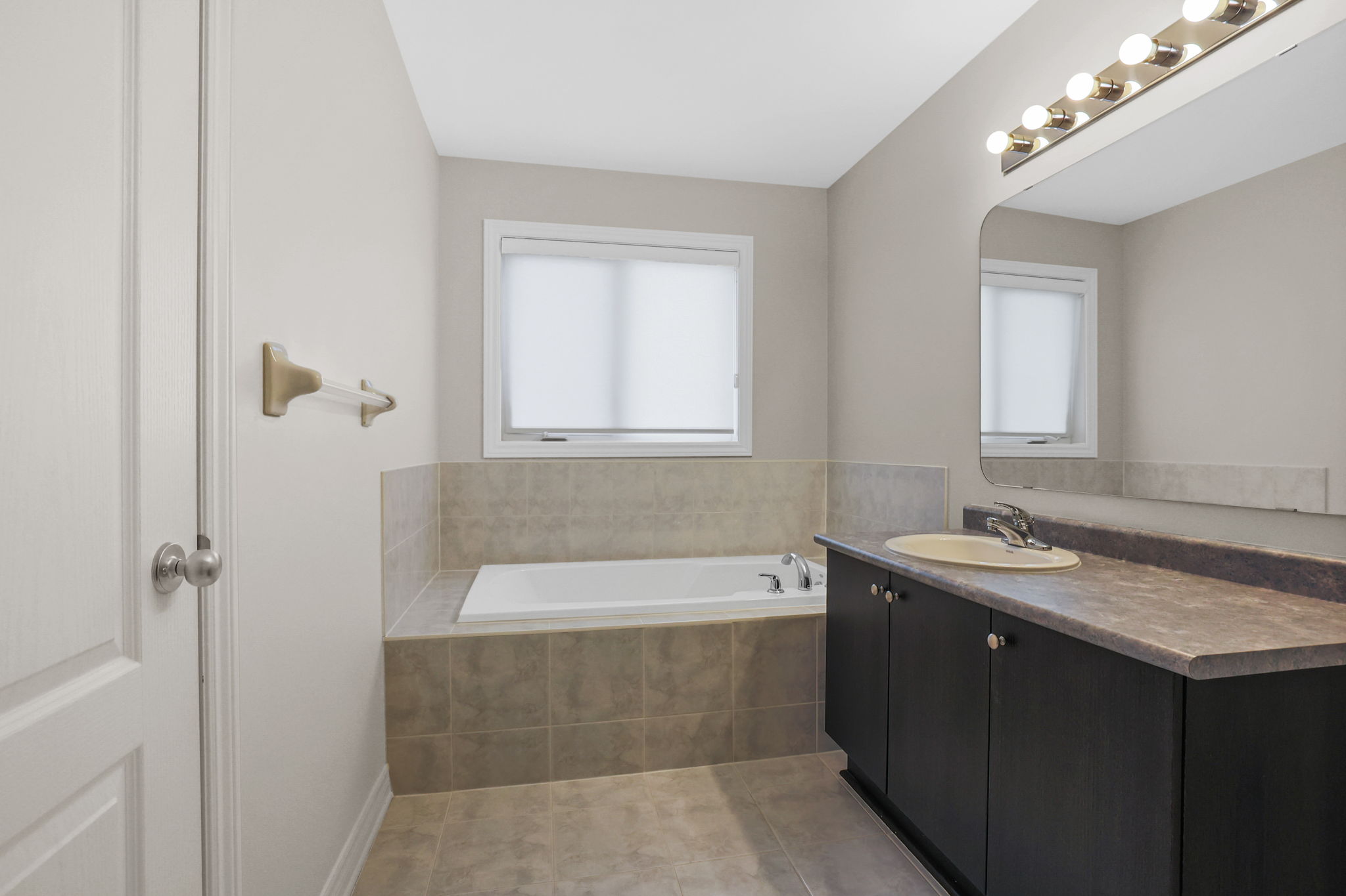 350 Riversedge Crescent, Ottawa, ON K1V 0Y6 Inside Ottawa Media