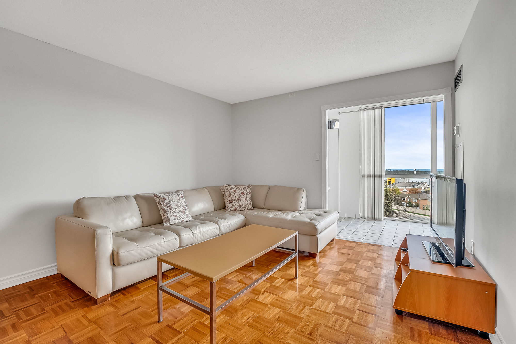 12-living room2