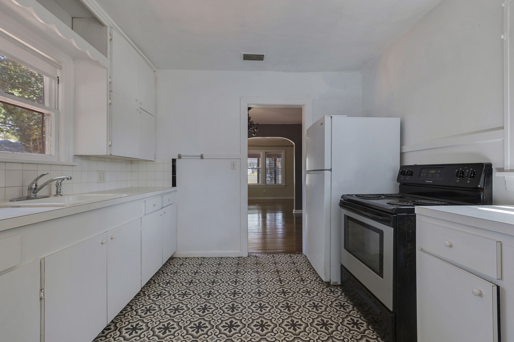 AB3_3500 6th Ave N-24