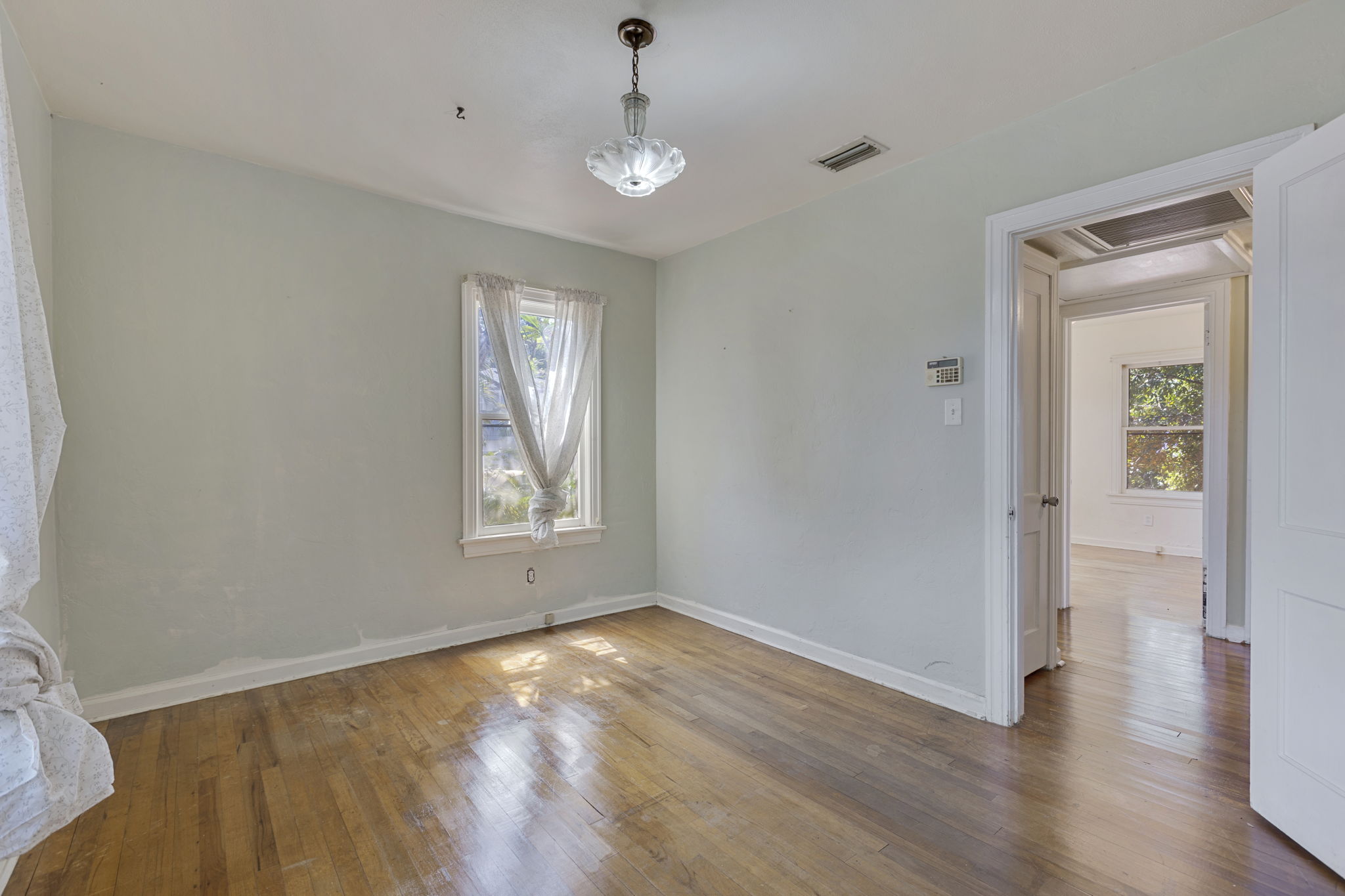 AB3_3500 6th Ave N-13