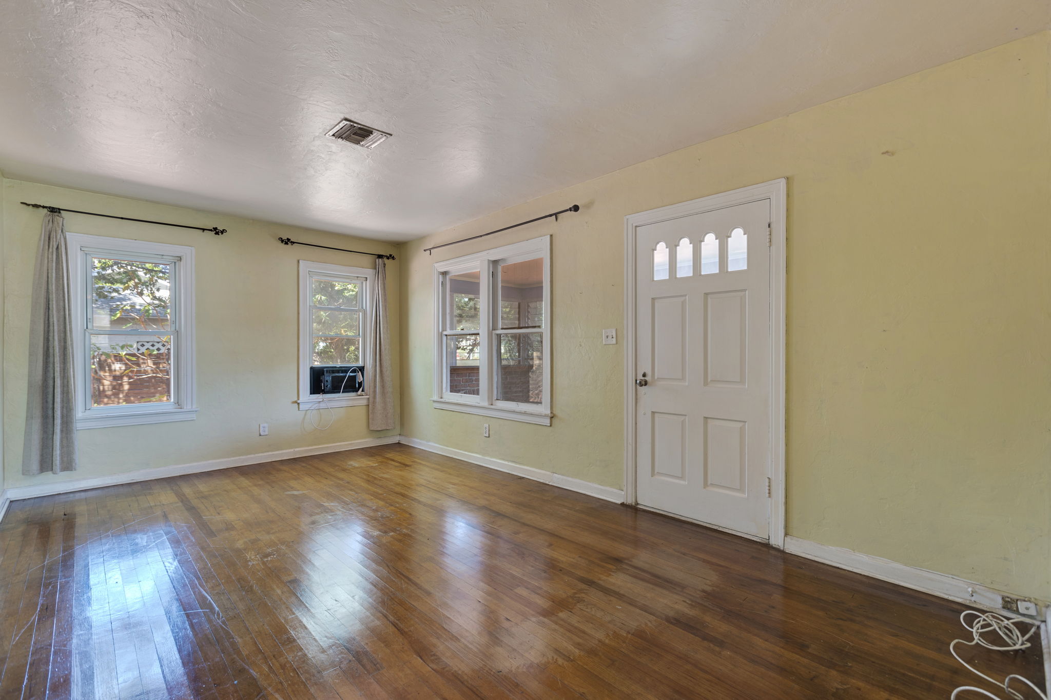 AB3_3500 6th Ave N-11