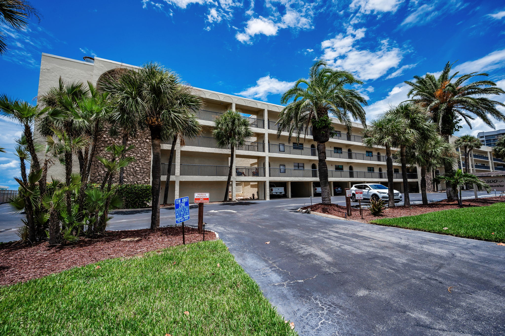 Front Exterior7
