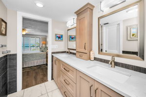 Primary Bathroom1c