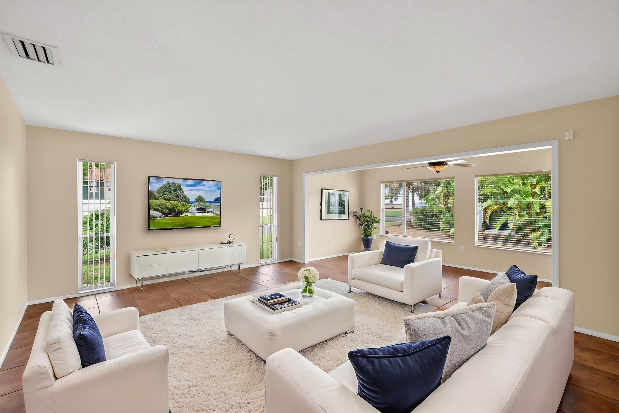 DSC08141 virtually staged.jpeg