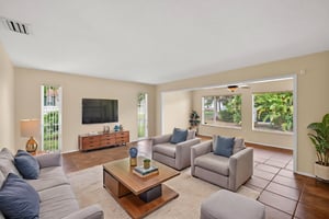 DSC08141 virtually staged.jpeg