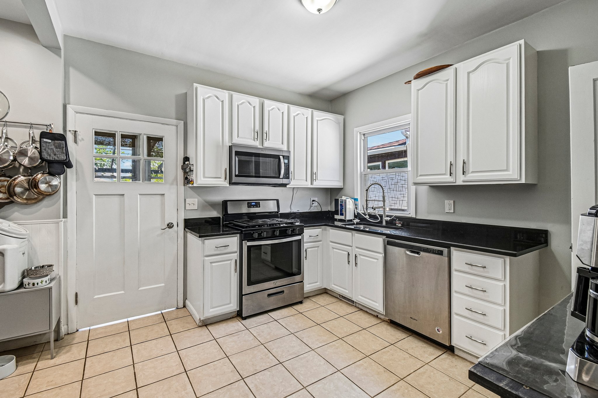 3506 N Narragansett Ave-S0907-012.jpg
