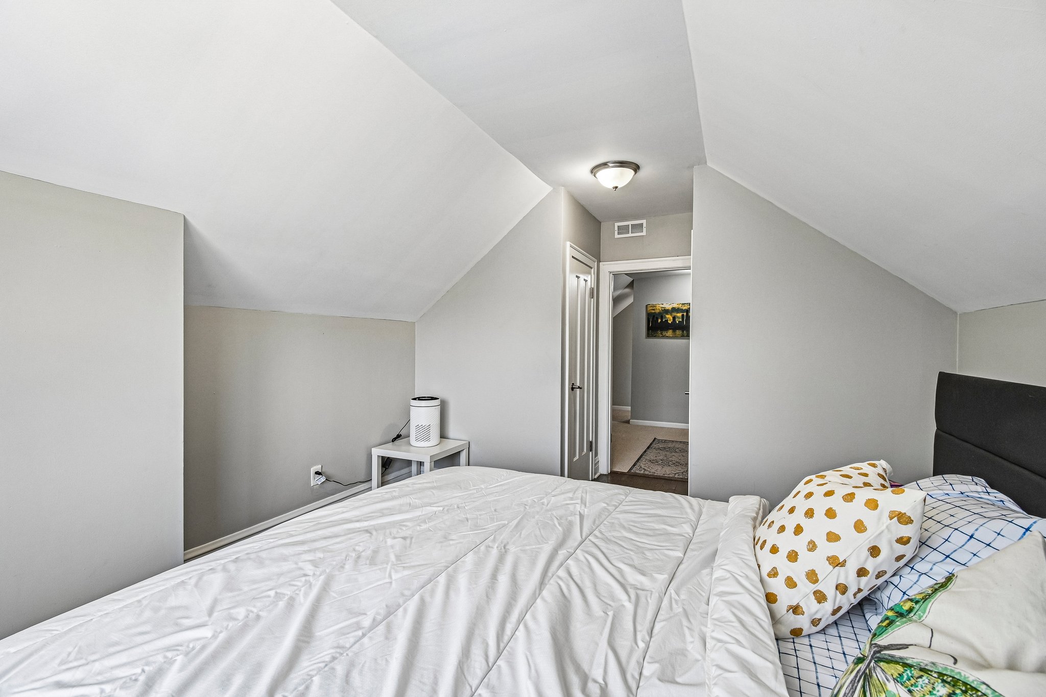 3506 N Narragansett Ave-S0907-040.jpg