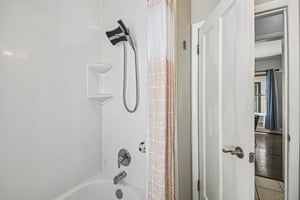3506 N Narragansett Ave-S0907-025.jpg