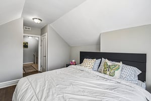 3506 N Narragansett Ave-S0907-039.jpg