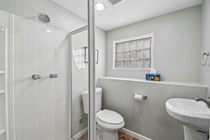 3506 N Narragansett Ave-S0907-044.jpg