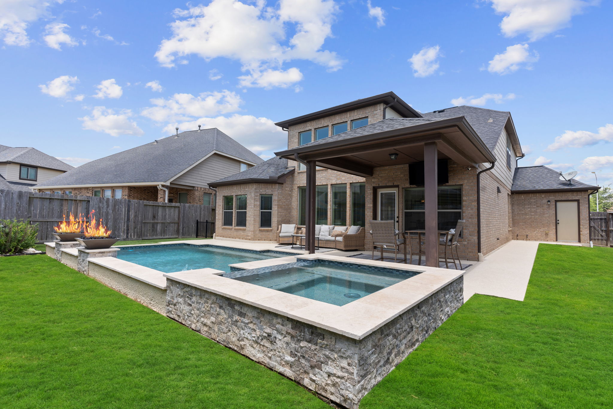 Pool/Spa combo with low-maintenance artificial turf