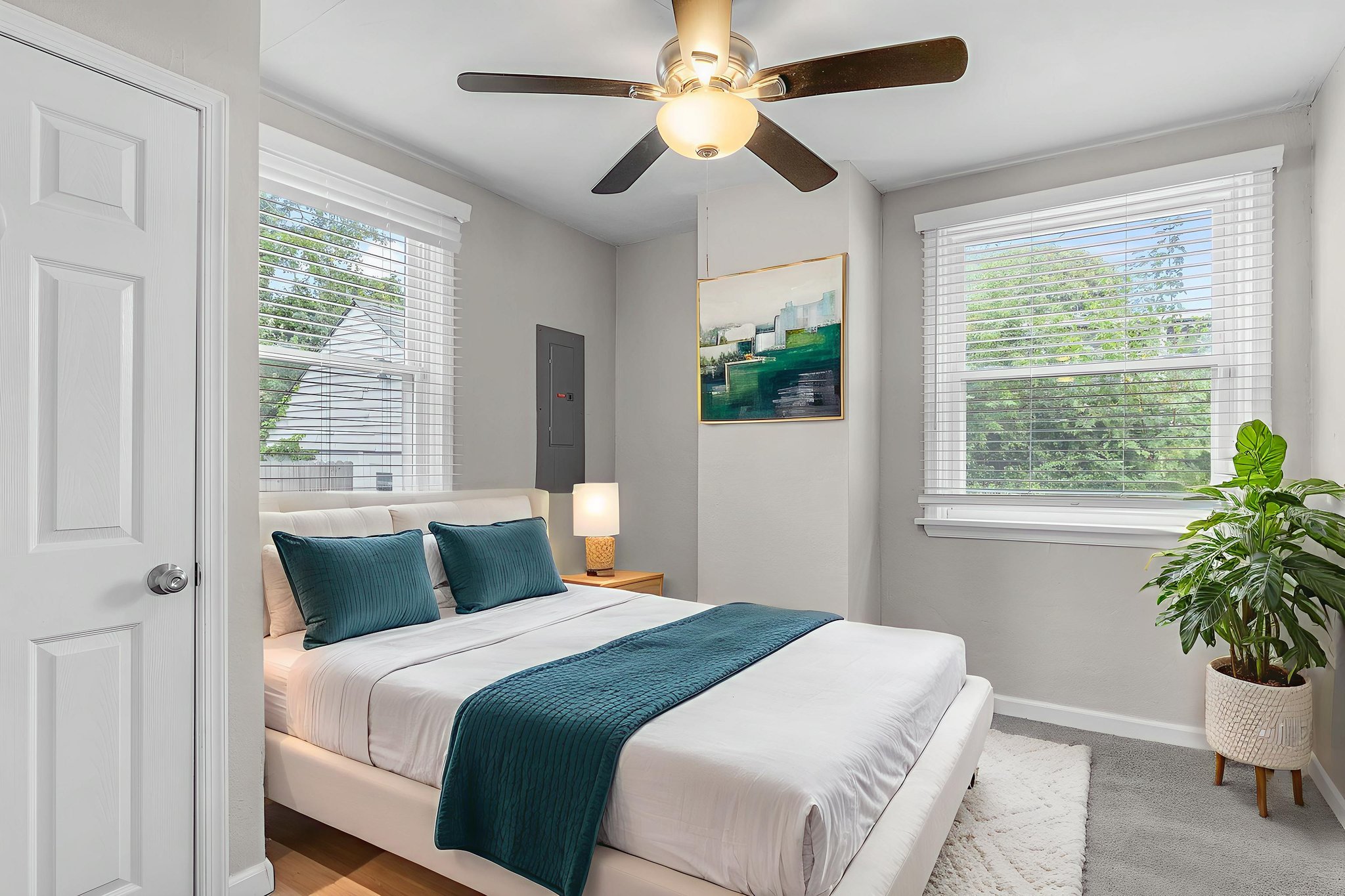 7X2A2010 virtually staged.jpeg