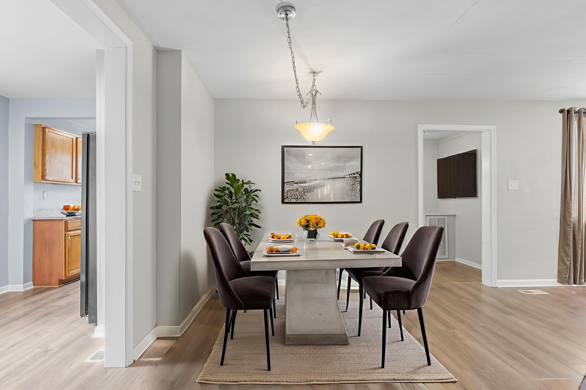 7X2A1960 virtually staged.jpeg