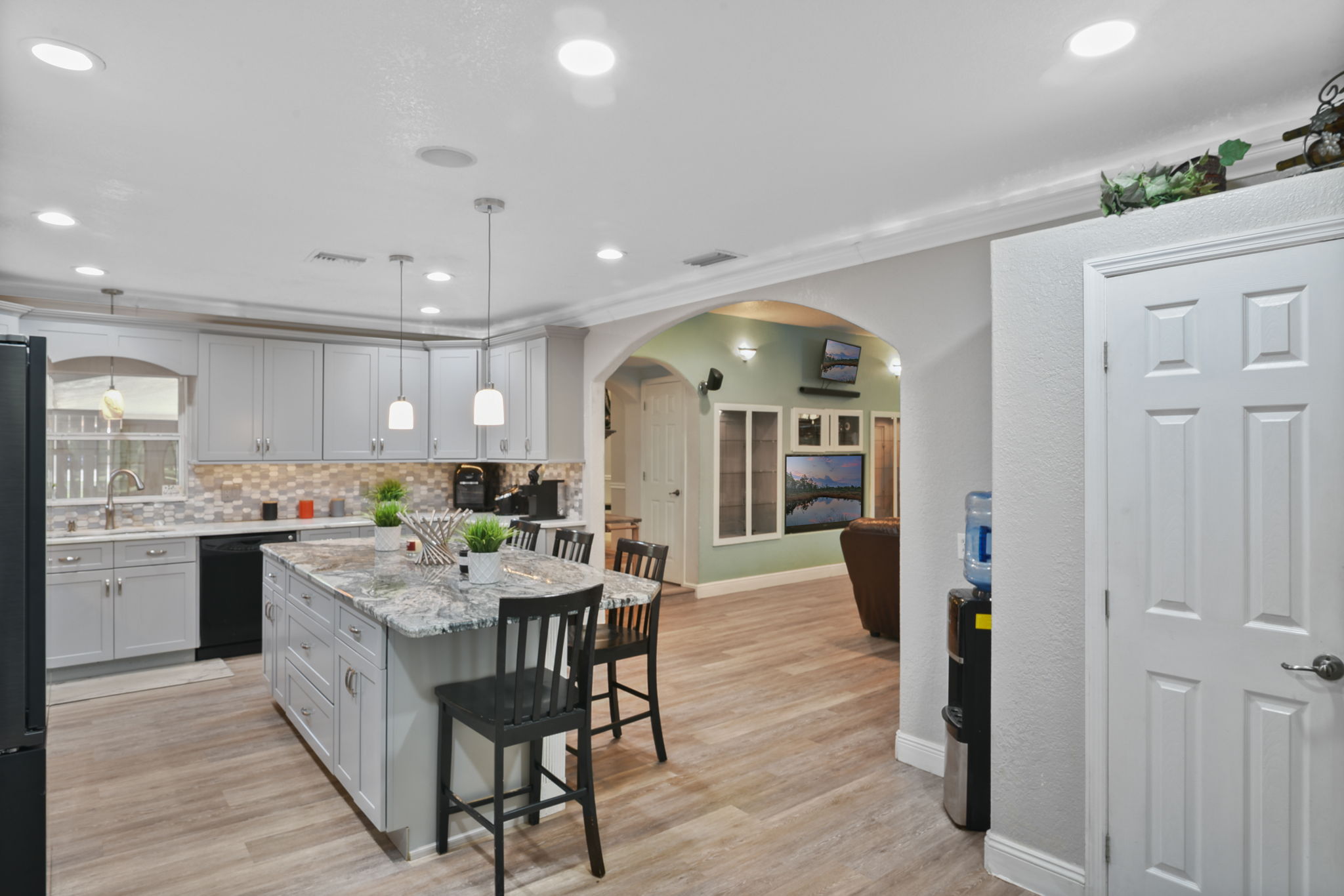 Beautifully appointed kitchen