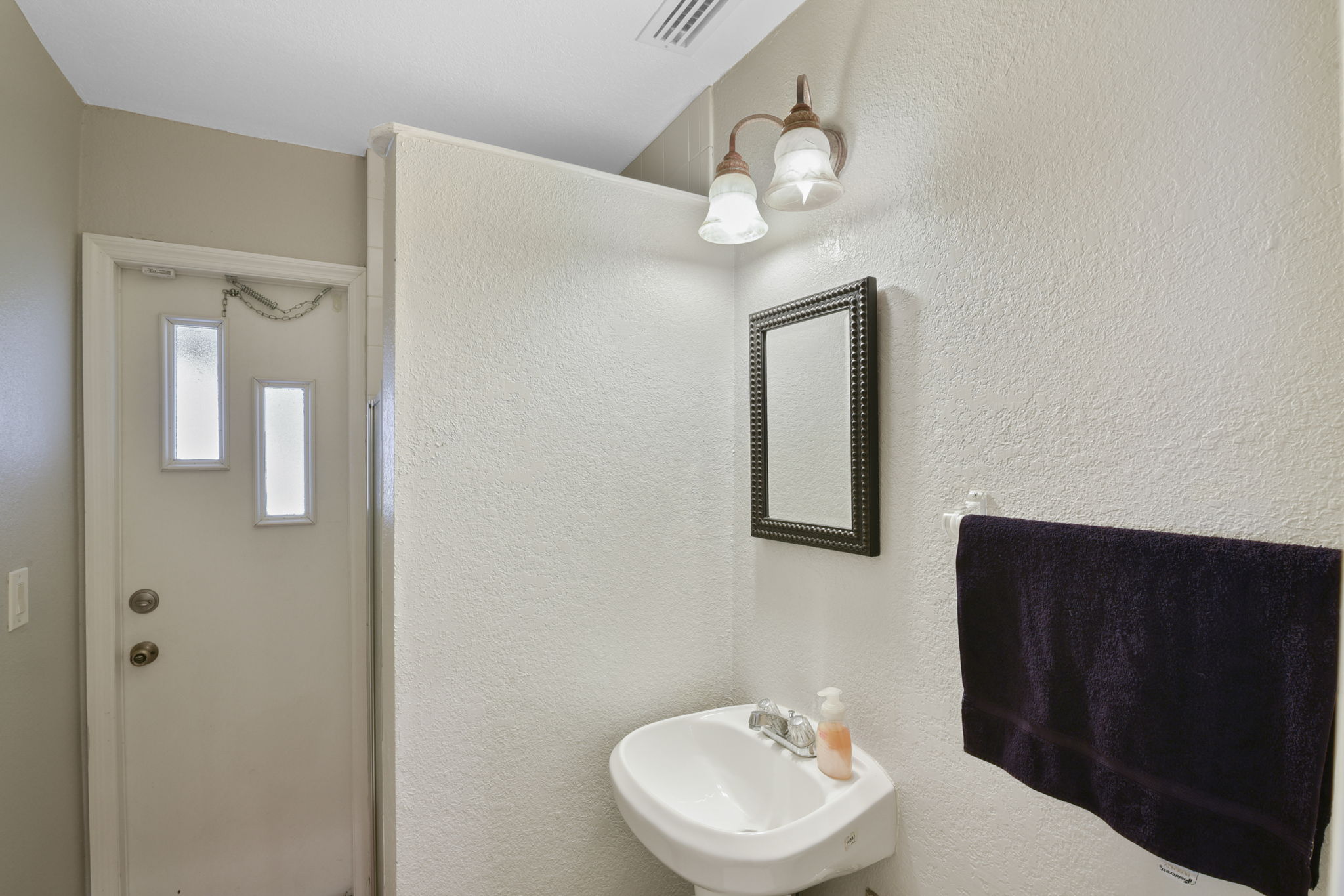 Guest Bath near game room