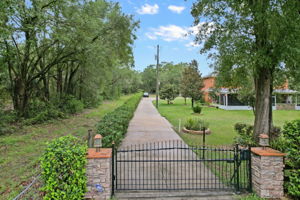 Electric front gate for privacy