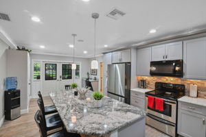 Beautifully appointed kitchen
