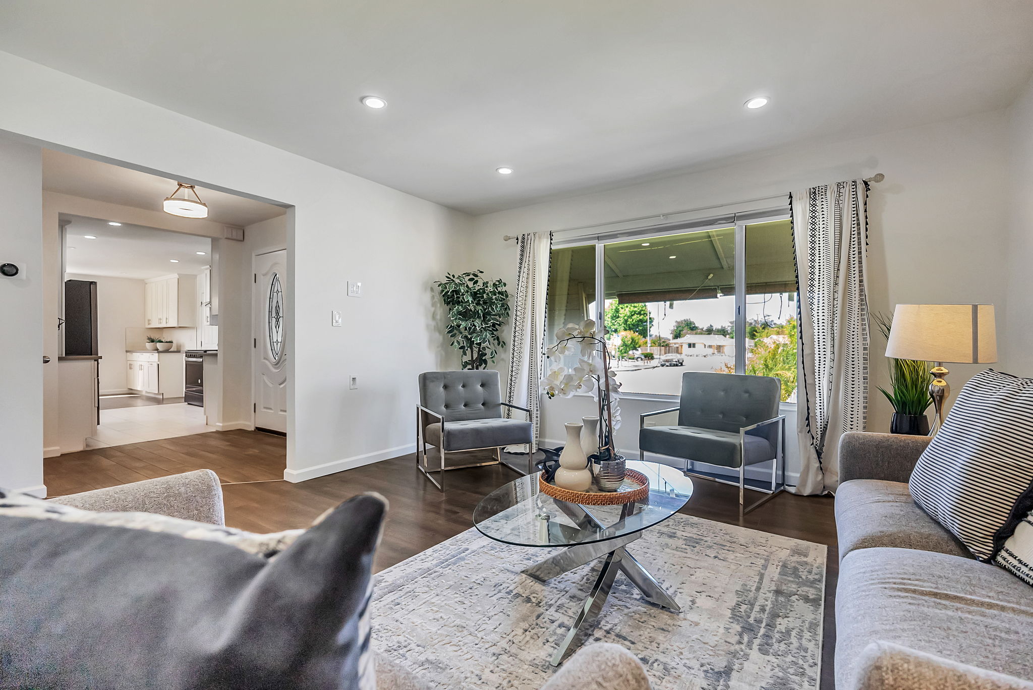 011_35128 Cabrillo Dr