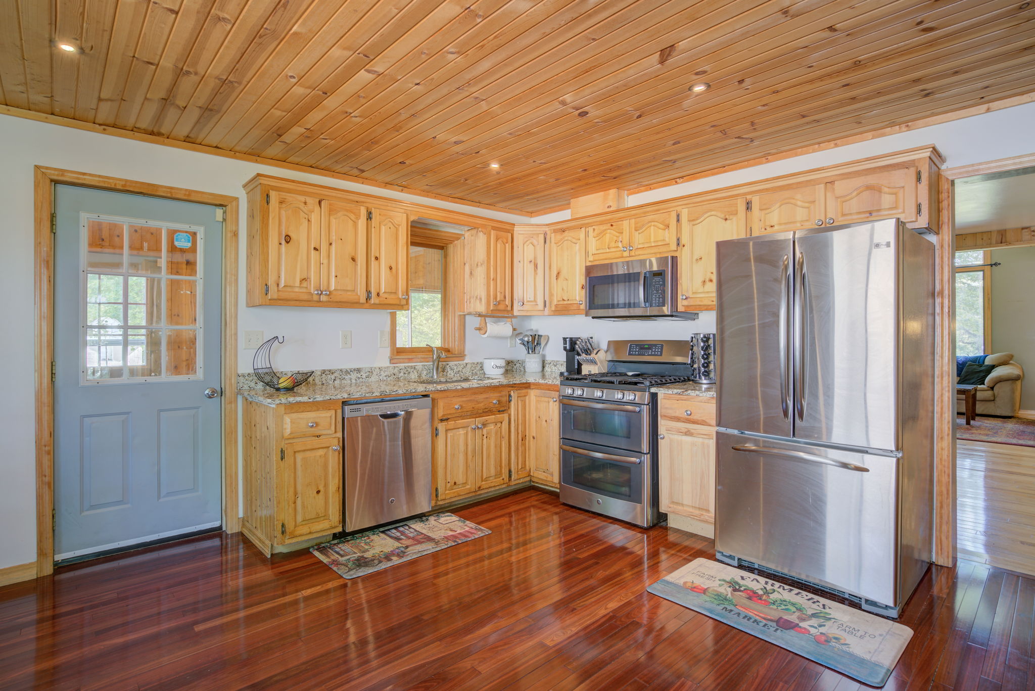 Kitchen-door to enclosed porch