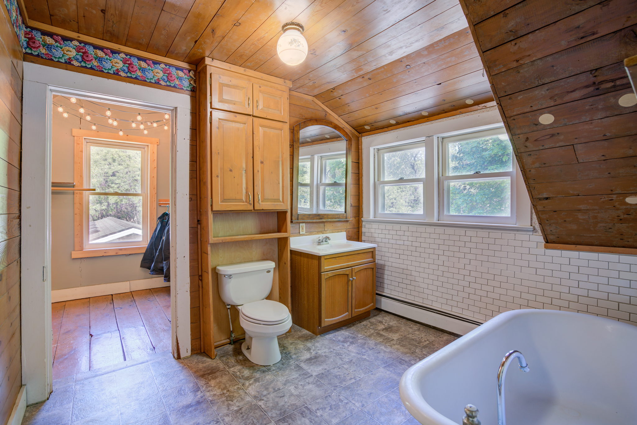 Upper Level Ensuite Bathroom