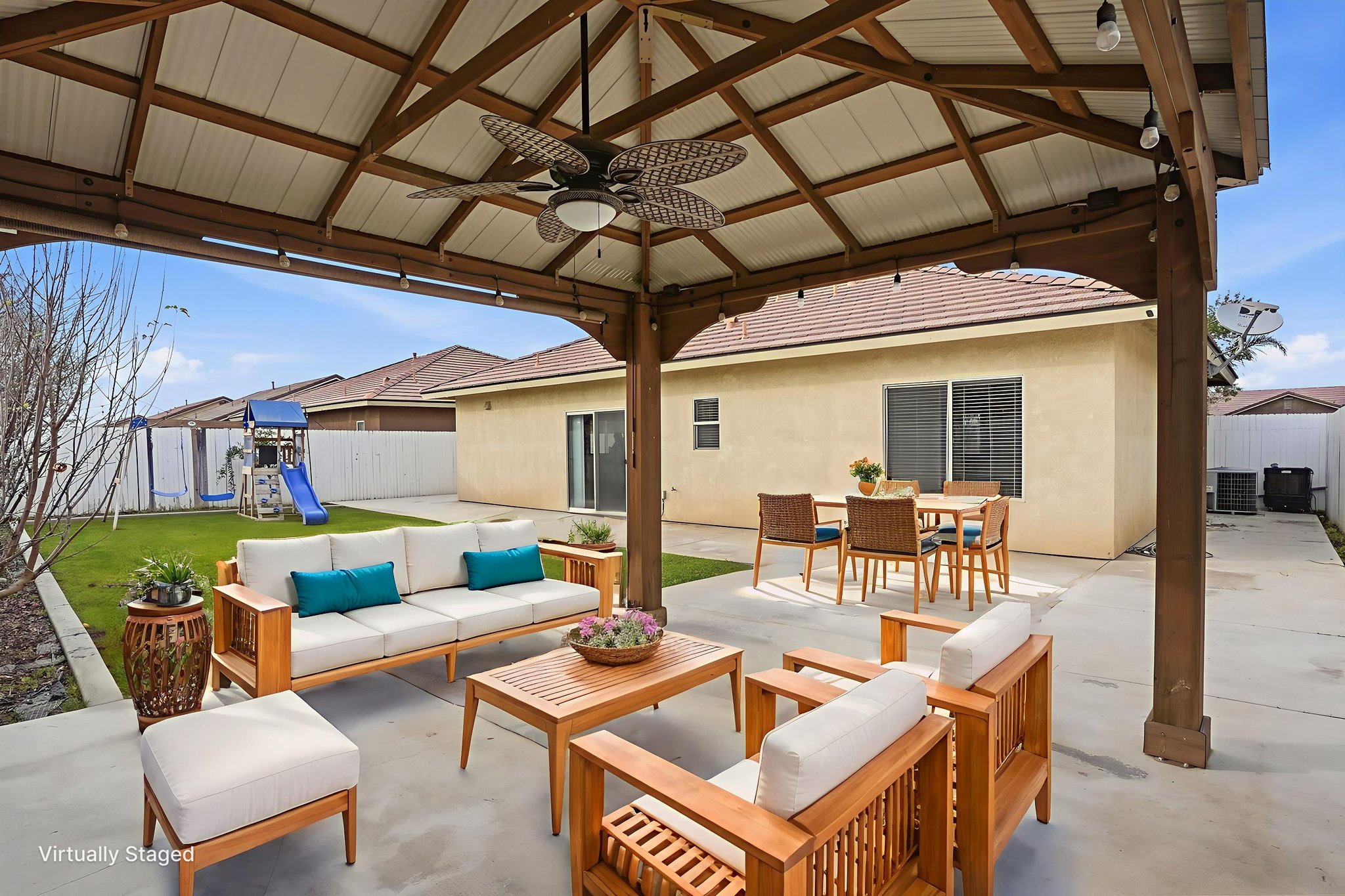 DSC05960 virtually staged.jpeg