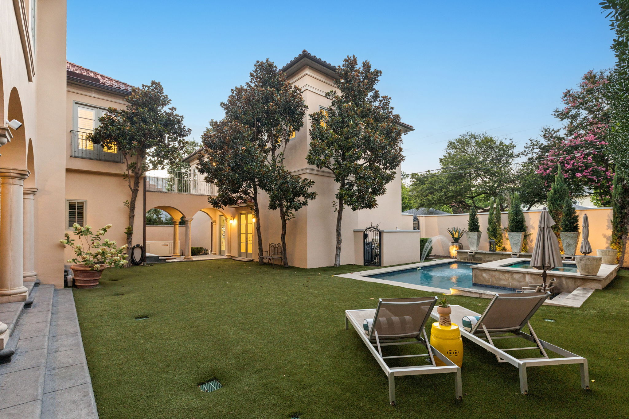 3516Beverly_004
