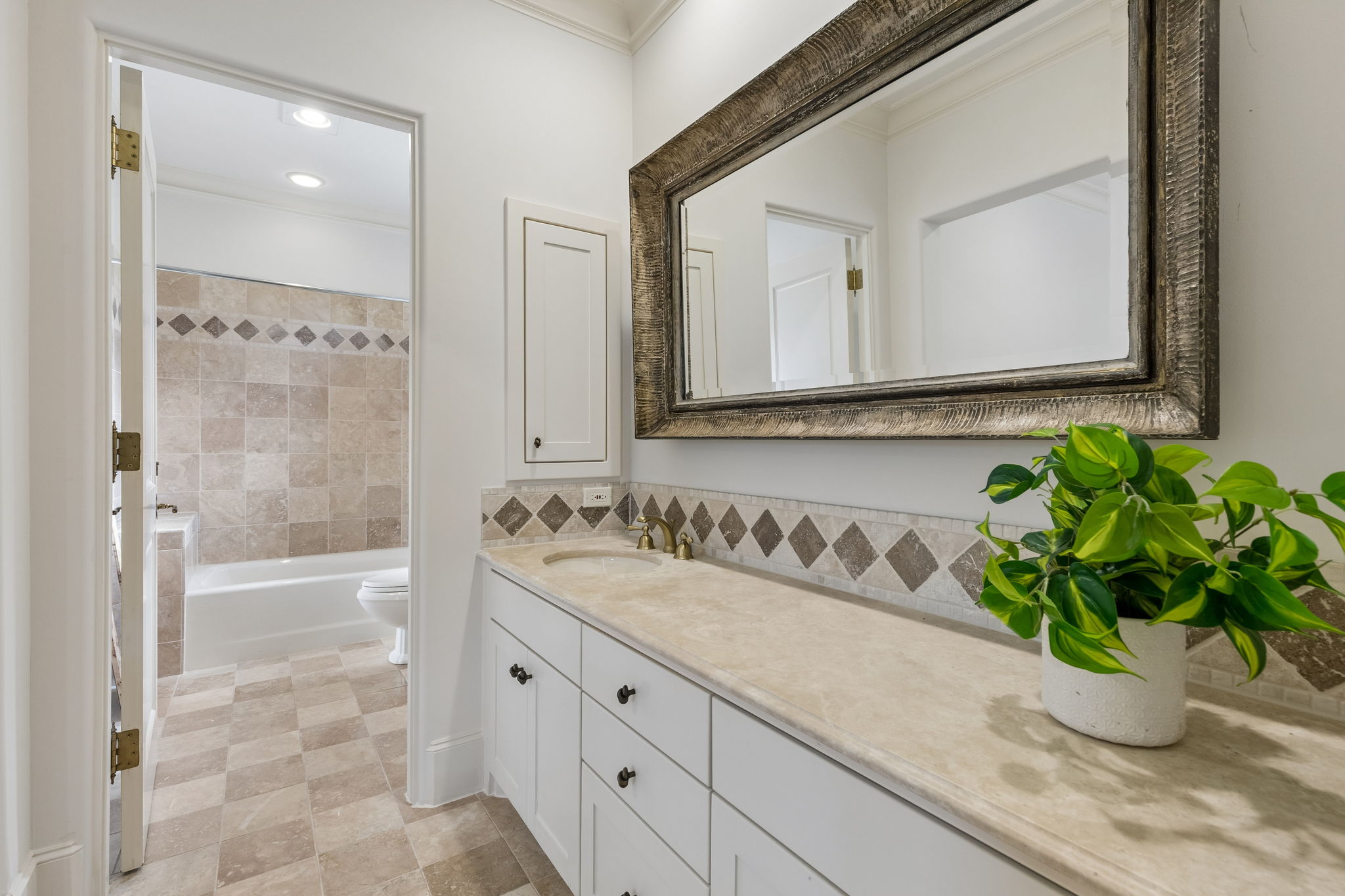 3516Beverly_047