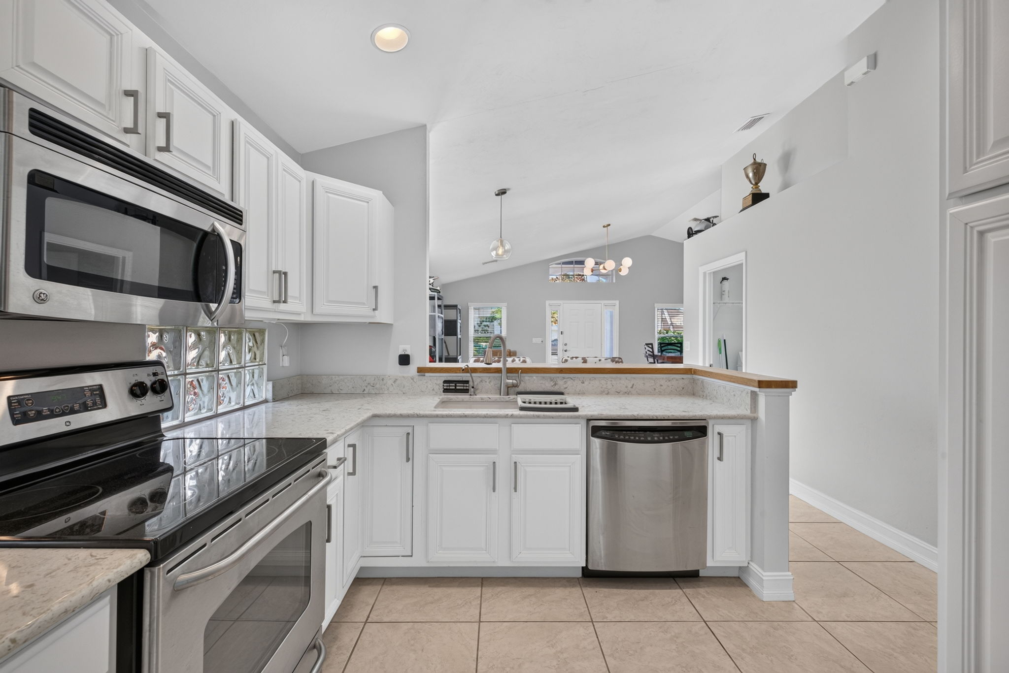 Kitchen 3 of 3