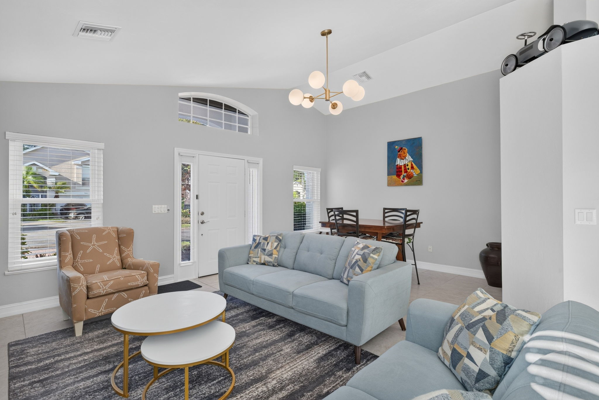 Living Room 3 of 4