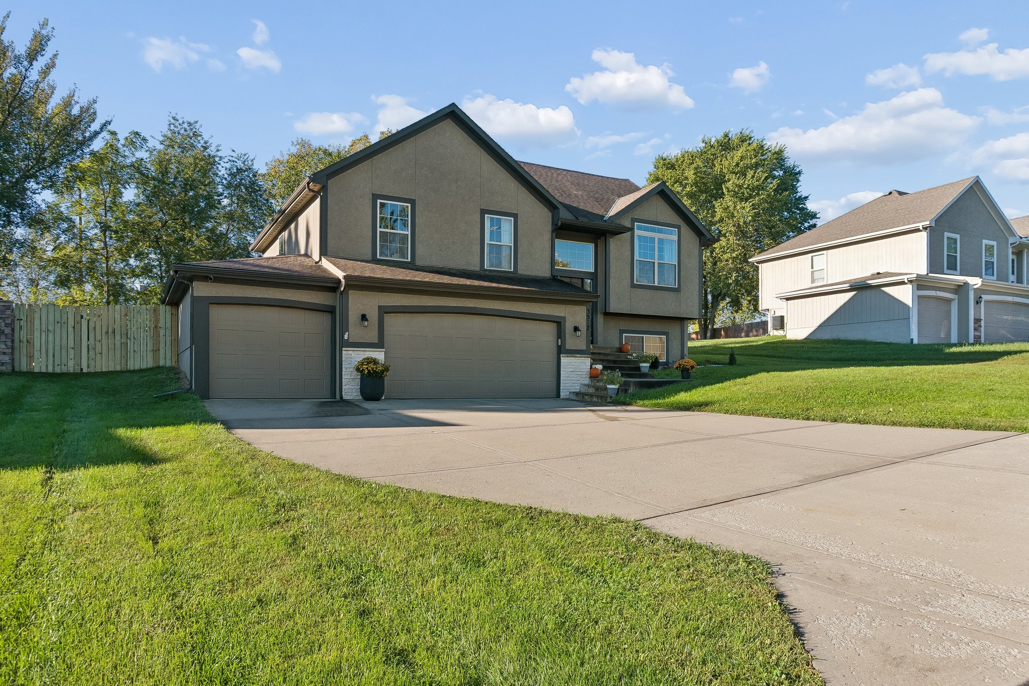 3517 NE 85th Terrace - 002.jpg