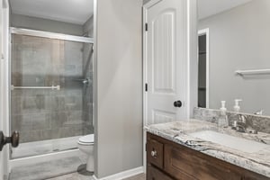 3517 NE 85th Terrace - 019.jpg