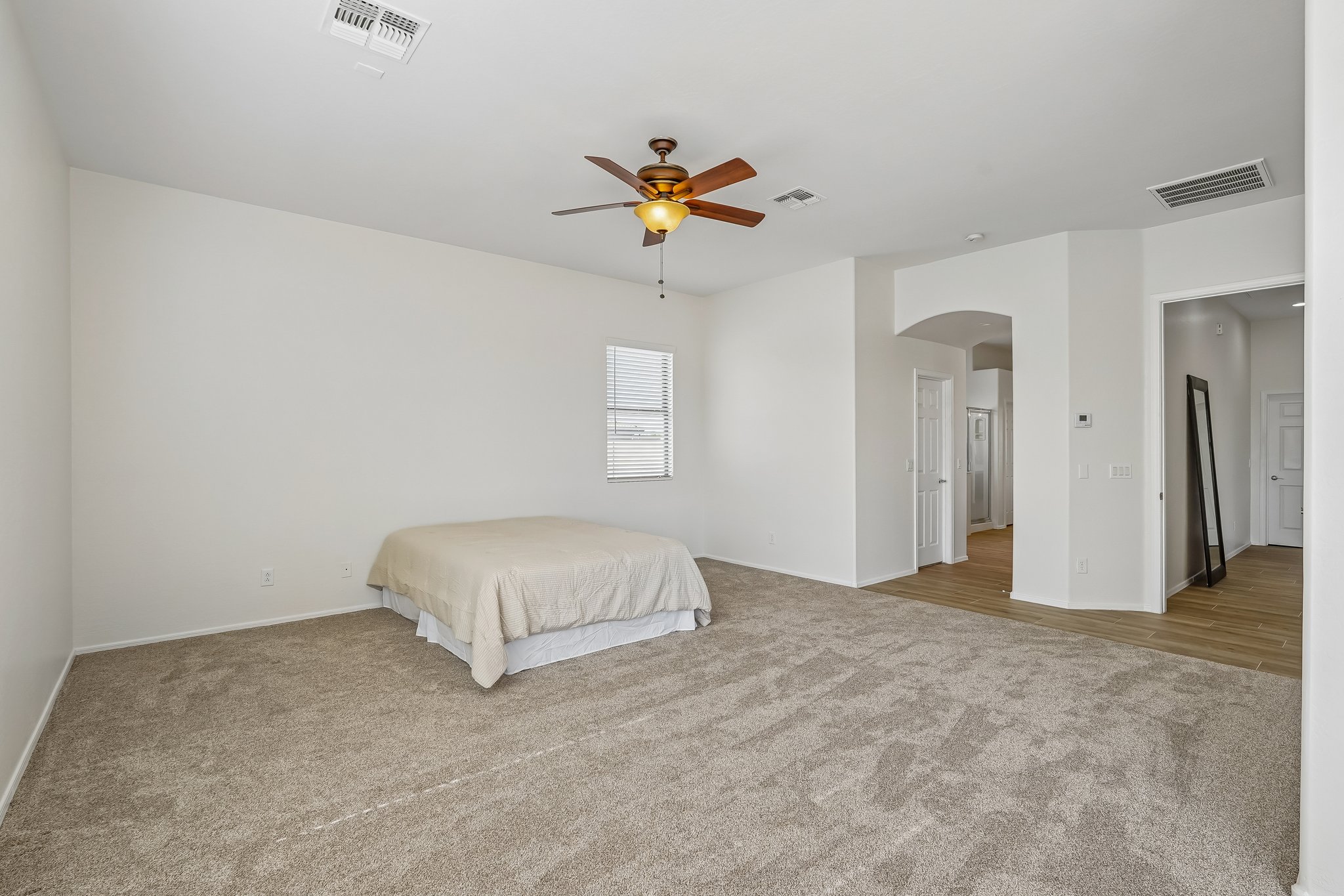 N Mansfield Dr-S0406-025.jpg
