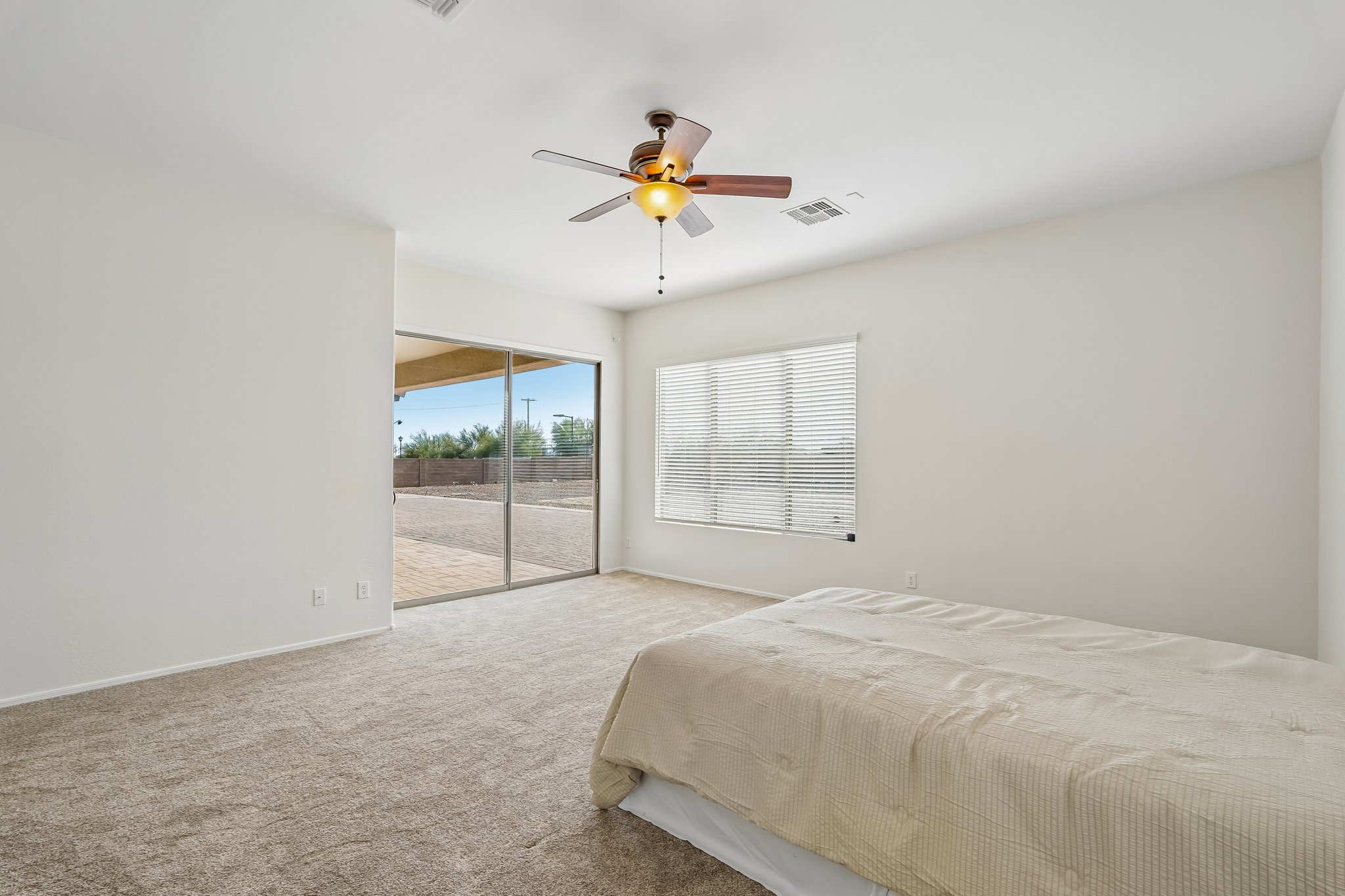 N Mansfield Dr-S0406-027.jpg
