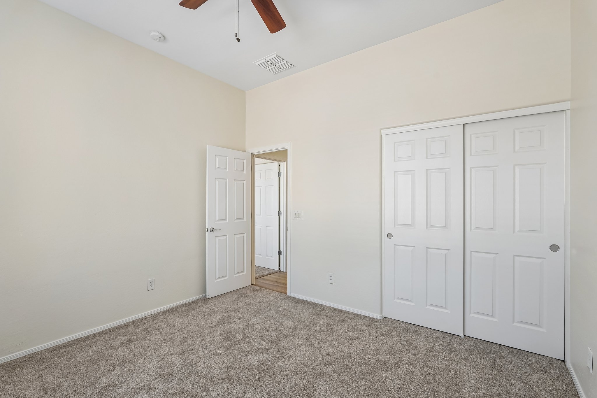 N Mansfield Dr-S0406-037.jpg