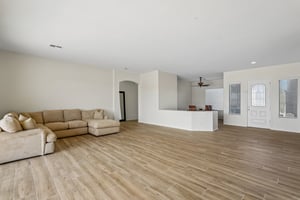 N Mansfield Dr-S0406-015.jpg