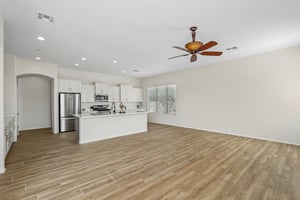 N Mansfield Dr-S0406-017.jpg