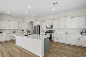 N Mansfield Dr-S0406-023.jpg