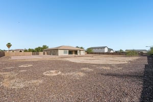 N Mansfield Dr-S0406-046.jpg