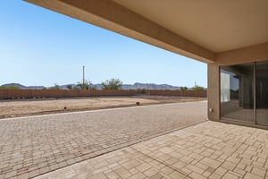 N Mansfield Dr-S0406-050.jpg