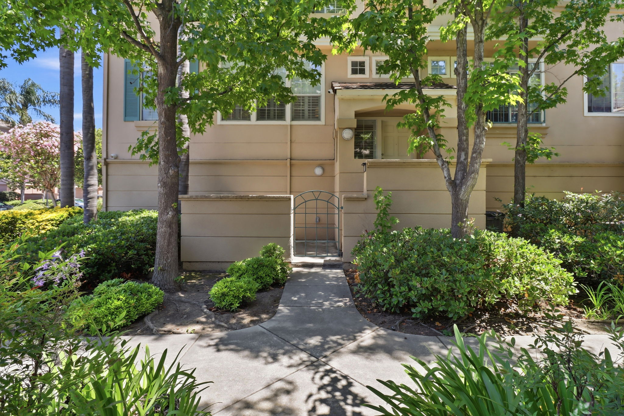 004_F8_352 Montecito Way