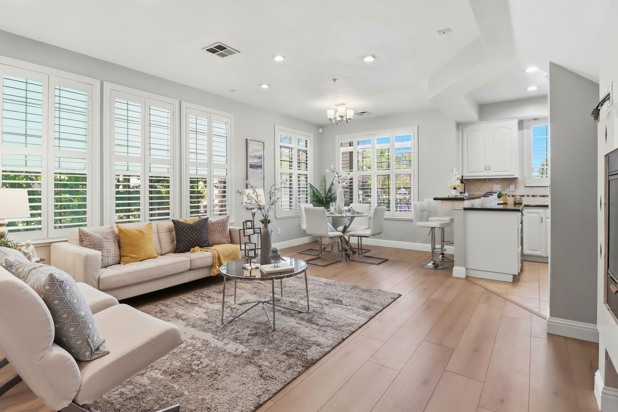 006_F8_352 Montecito Way